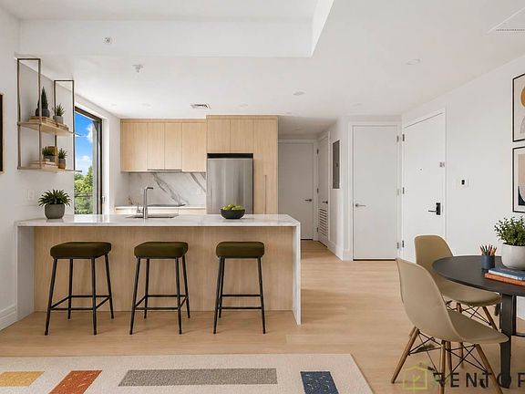 3rd image of 960 Franklin Ave #701