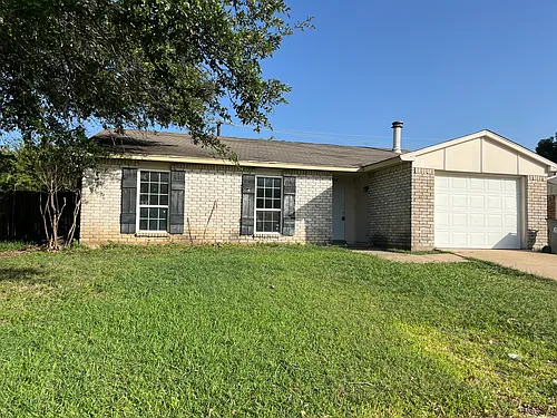 1024 Hawthorne Dr Photo 1