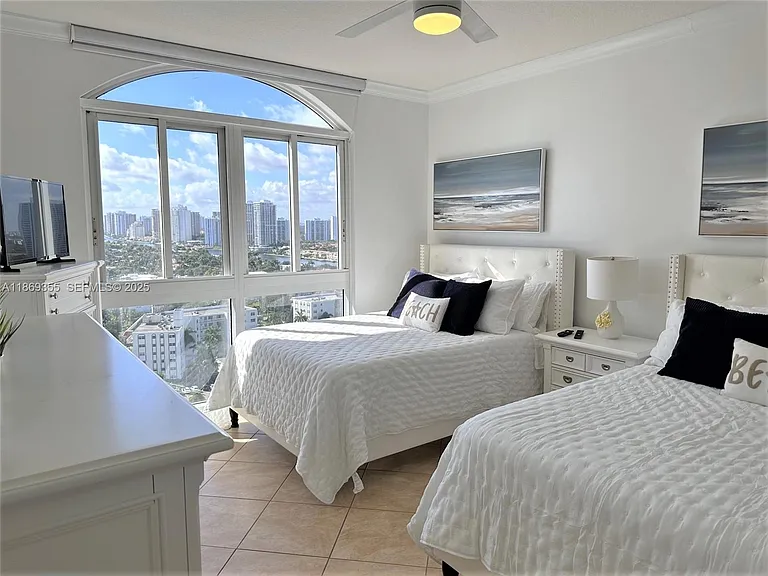 2080 S Ocean Dr #Penthouse 3 — Photo 16