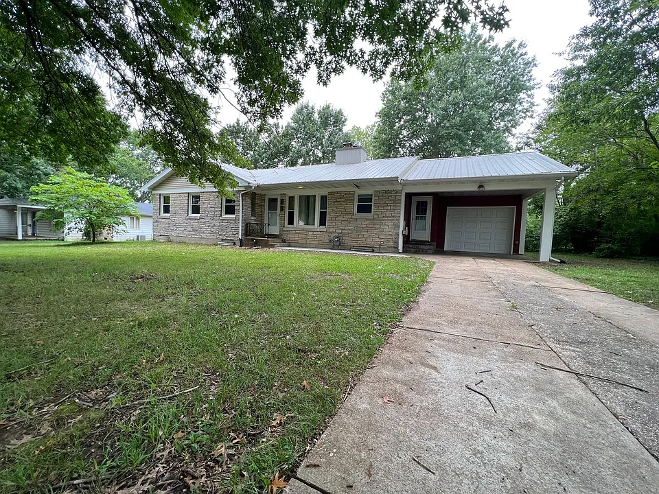 24 Summit Ave