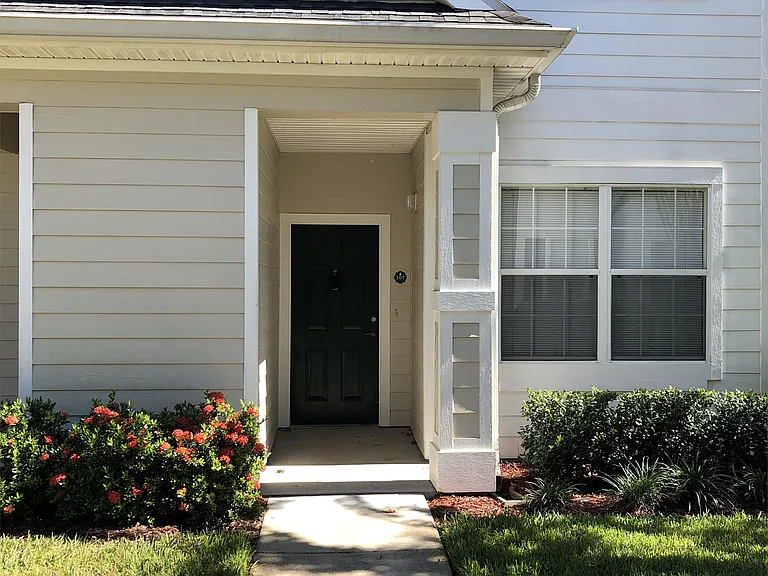 1300 Eastern Pecan Pl #1-107 — Photo 24