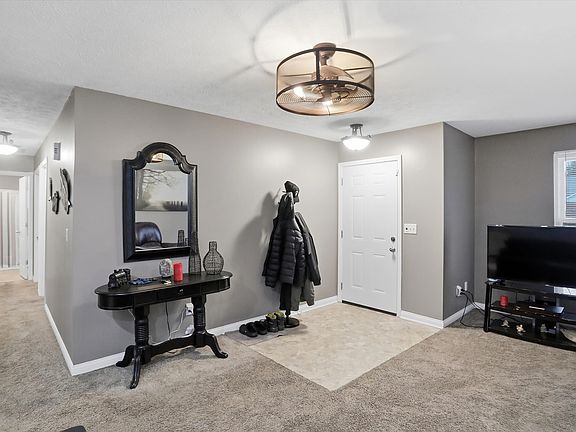 5th image of 122 Winfield Park Ct