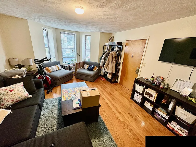 83 Perkins St — Photo 2