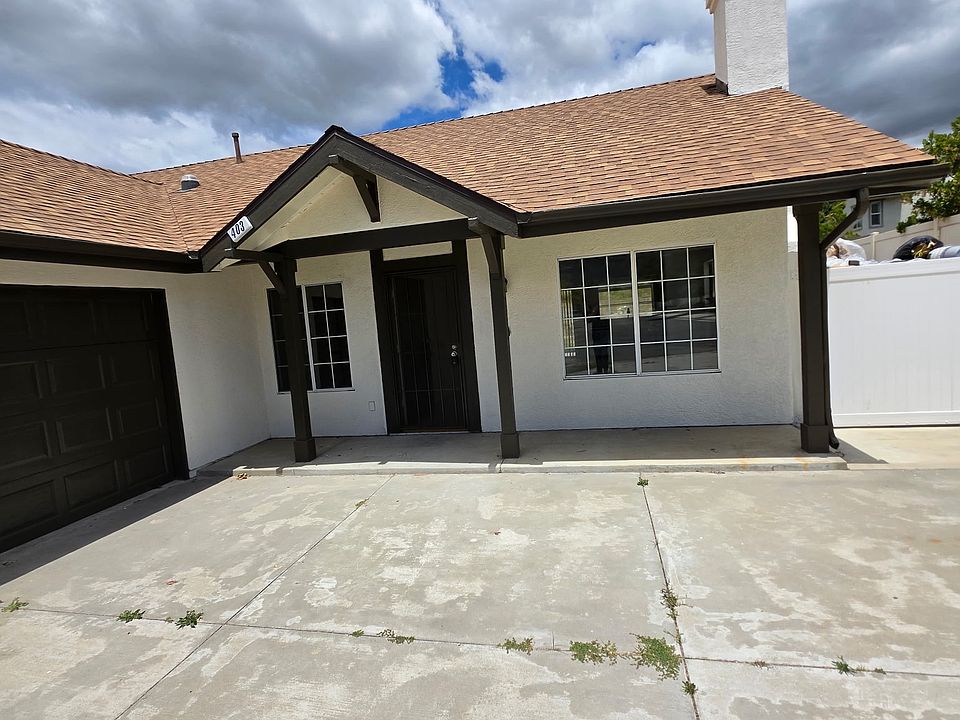 1st image of 403 Bridlewood Ln