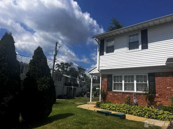 21 Iowa Ct, Matawan, NJ 07747
