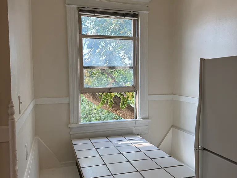 708 Central Ave SE #5 — Photo 3