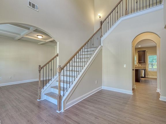 4th image of 306 Strasburg Dr