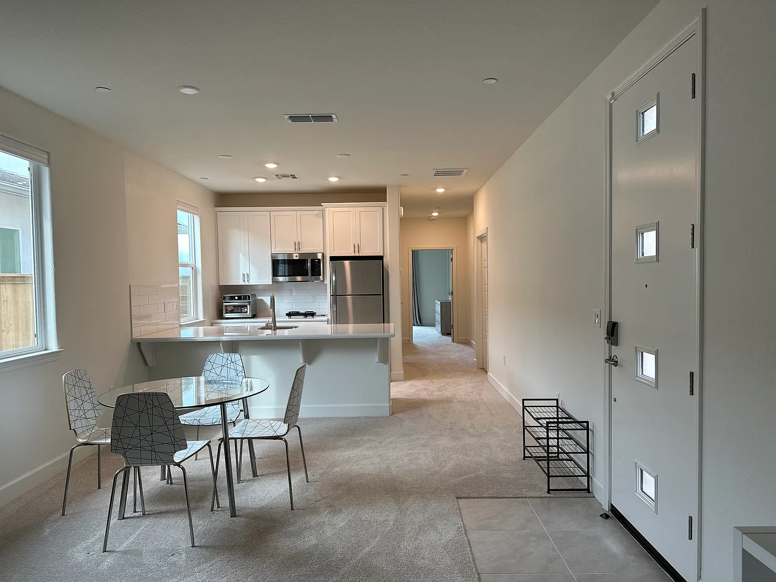 1 bed, 3700 sqft, $850 — Photo 1