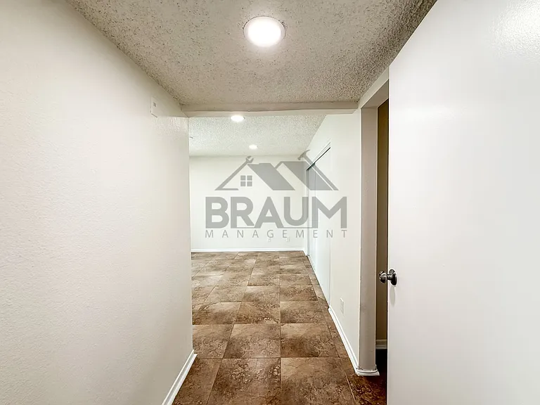 221 Elm Ave — Photo 15