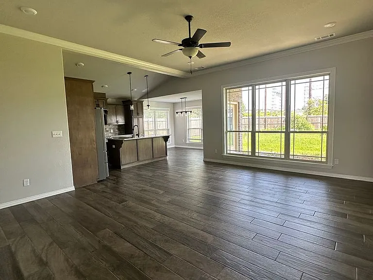 1505 Northridge Dr E — Photo 5