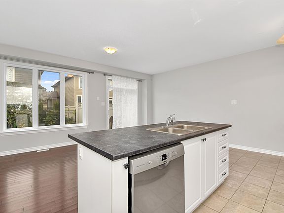 4th image of 133 Highbury Park Dr #1