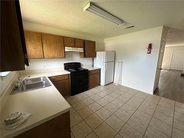 890 E Cherry St #201 — Photo 23