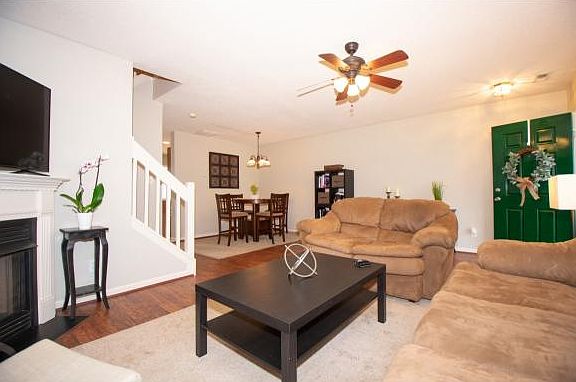 3rd image of 1046 Oak Blossom Way