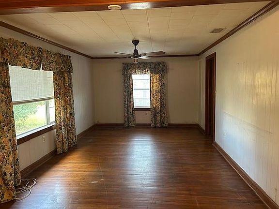 3rd image of 2283 Cedar Point Rd