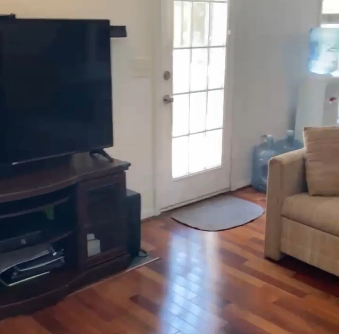 5 bed, 1605 sqft, $3,200 — Photo 4