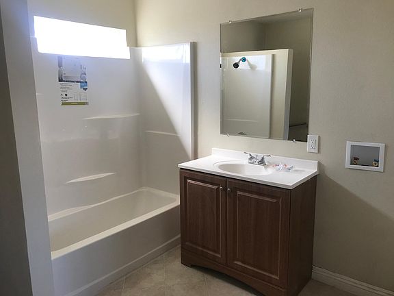 4th image of 451 W 9th St #5