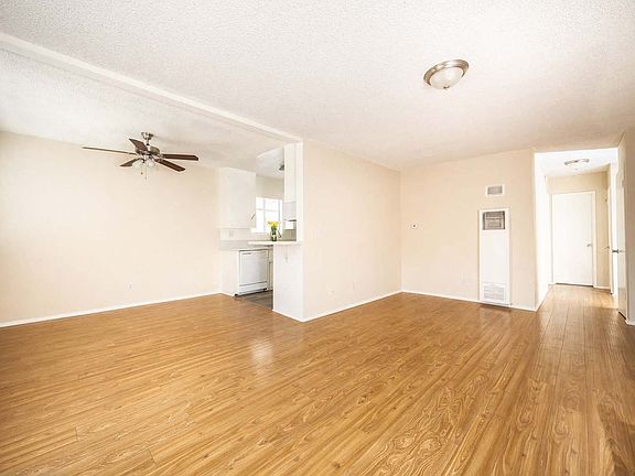 2nd image of 5715 Vineland Ave #8502