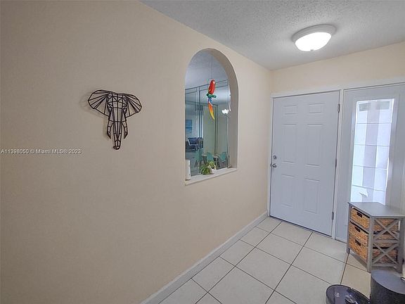 4th image of 1750 NE 191st St APT 729-4