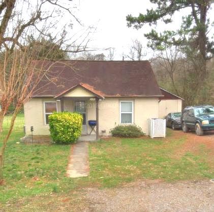 1st image of 2430 Woodrow Dr