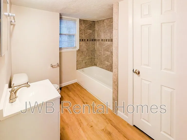 531 W 27th St — Photo 10