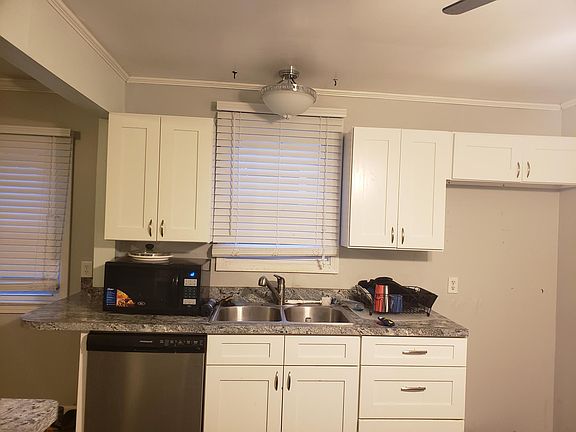 4th image of 16920 Throckley Ave