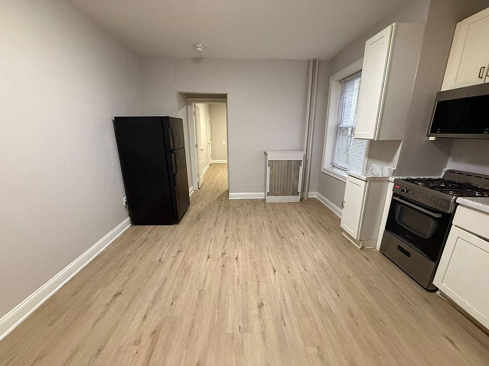 1st image of 166 Manhattan Ave #6L