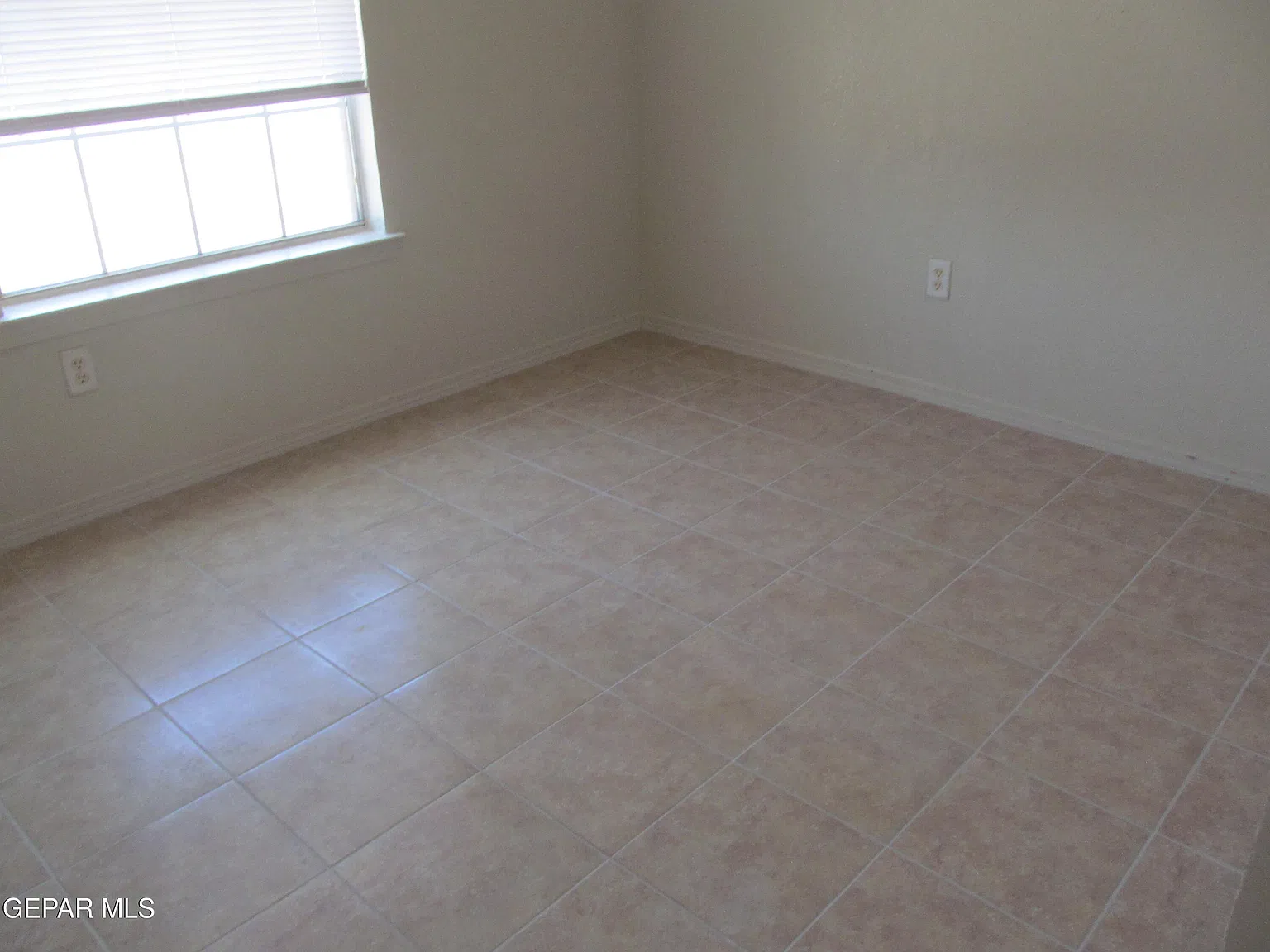 3 bed, 2.0 bath, 1092 sqft, $1,400 — Photo 4