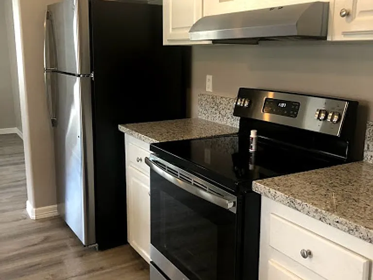 166 Varsity Dr — Photo 17