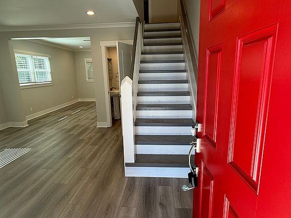 4th image of 147 W Gladstone St