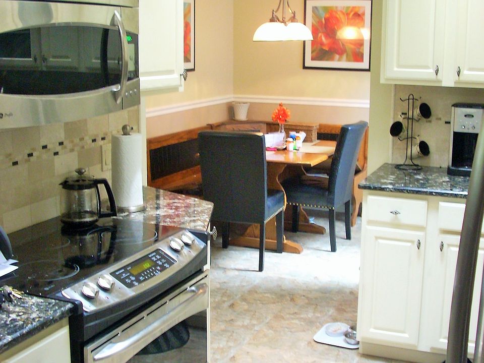 1st image of 24 Lakespring Dr