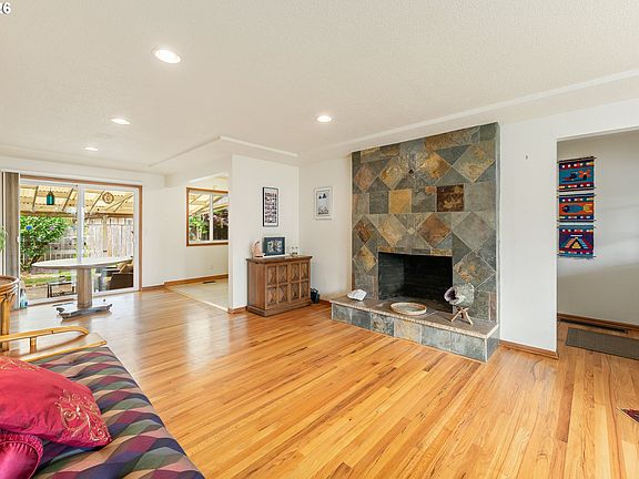 4th image of 3431 NE 132nd Ave