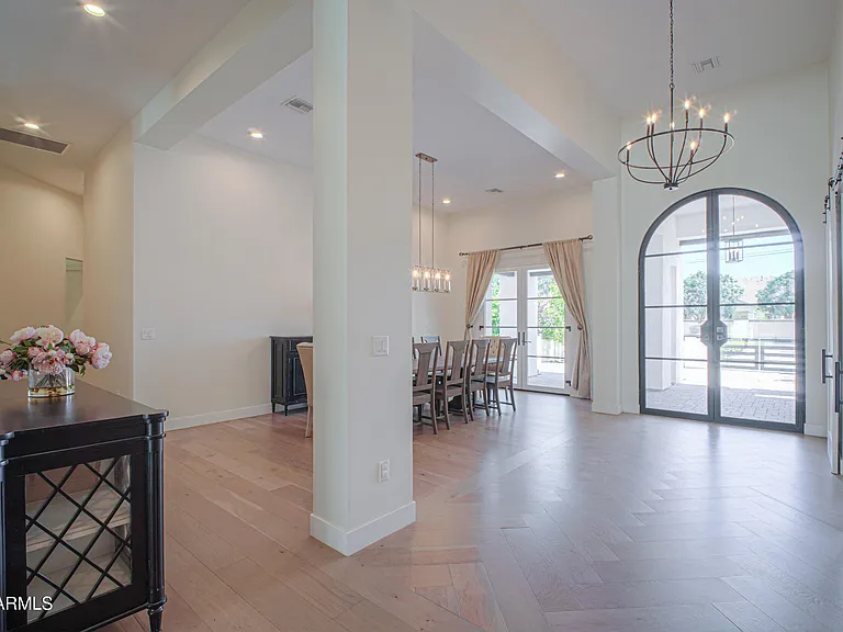 12424 E Victoria St — Photo 39