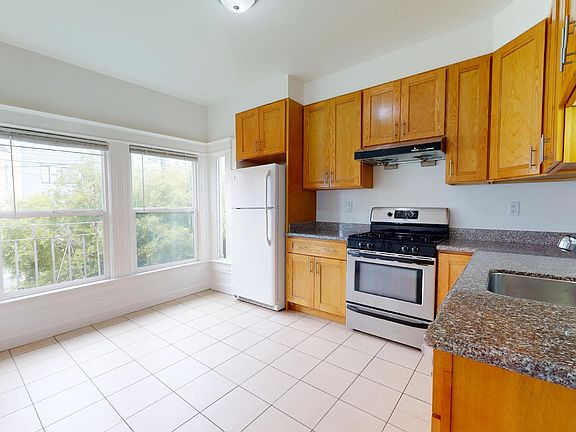 4th image of 1222 20th Ave #B
