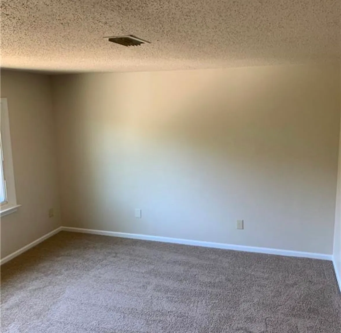 4 bed, 2.5 bath, 2415 sqft, $2,550 — Photo 4