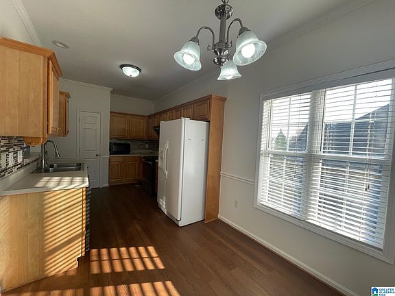 4th image of 140 Heather Ln
