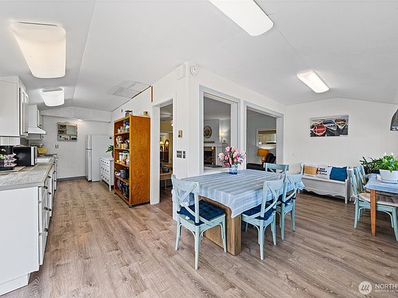 4th image of 50 N Tillicum Beach Lane
