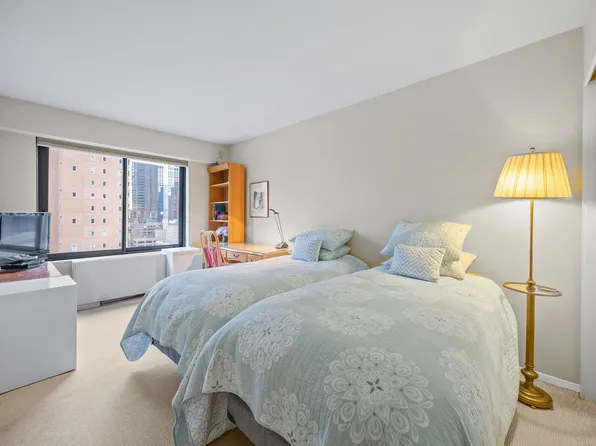 200 East 61st Street image 13 of 17