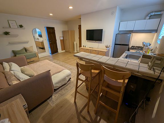 2nd image of 301 Windward Ave #B
