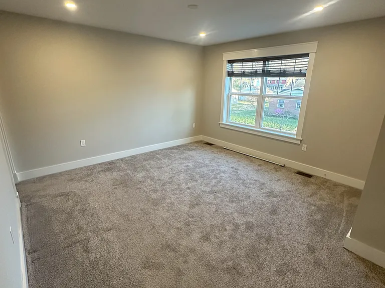 1626 Budd Ave — Photo 6