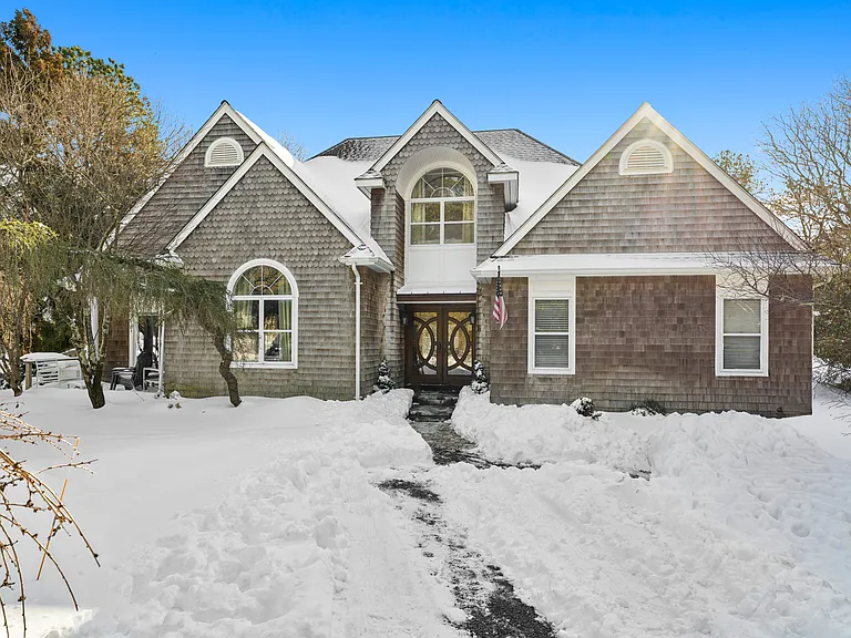 74 Lakeside Ln — Photo 1