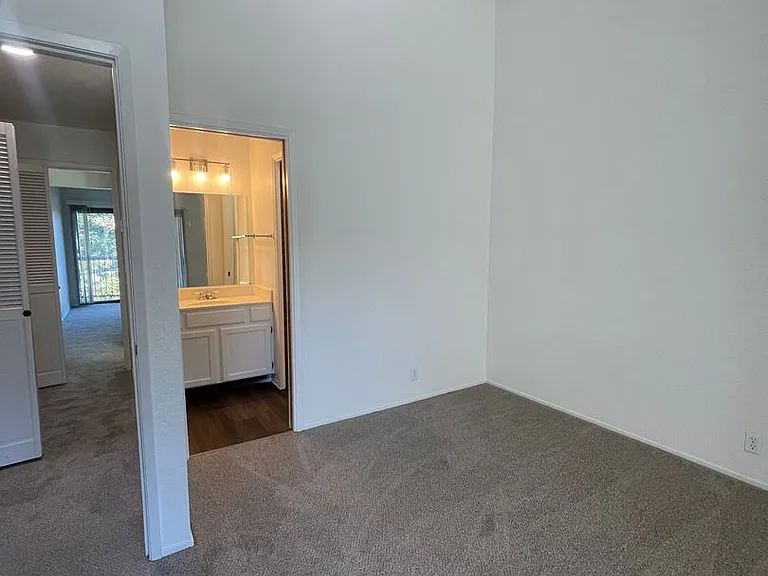 720 Sunrise Ave — Photo 15