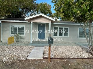 1202 Geronimo St, Seguin, TX 78155