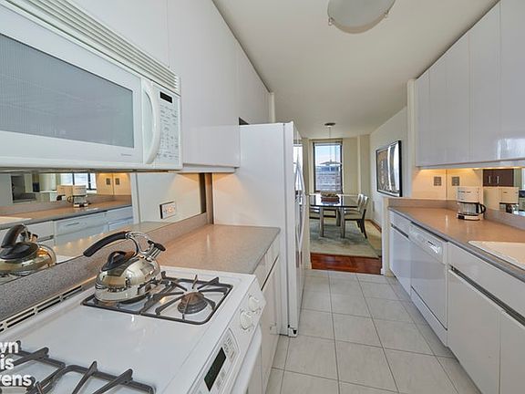 4th image of 422 E 72nd St APT 34D