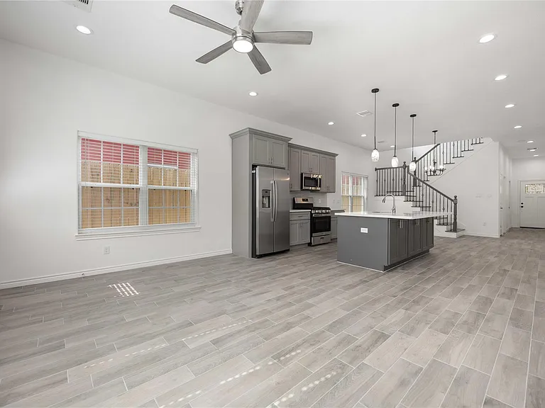 4406 Sterling St #B — Photo 14