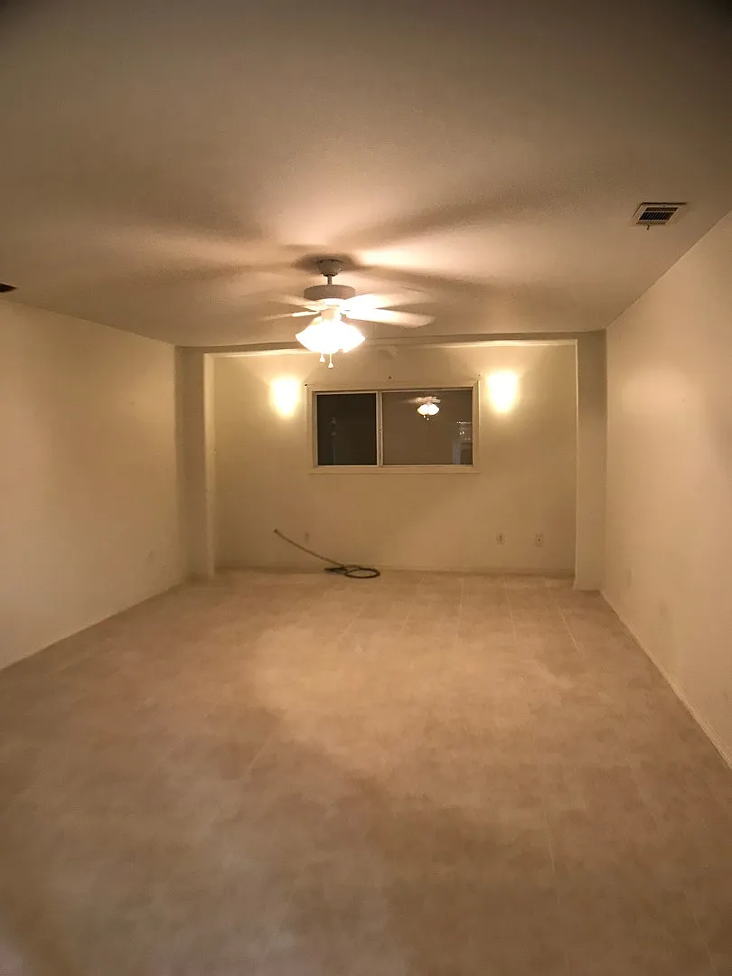 Spacious Townhouse in a Great Location!! — Photo 4