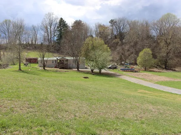 17508 Dreamers Ln, Glade Spring, VA 24340