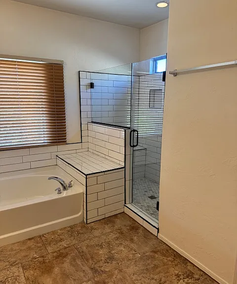 Master Bath
Shower & Tub