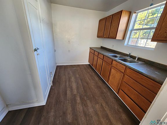 3rd image of 708 W Pierce St