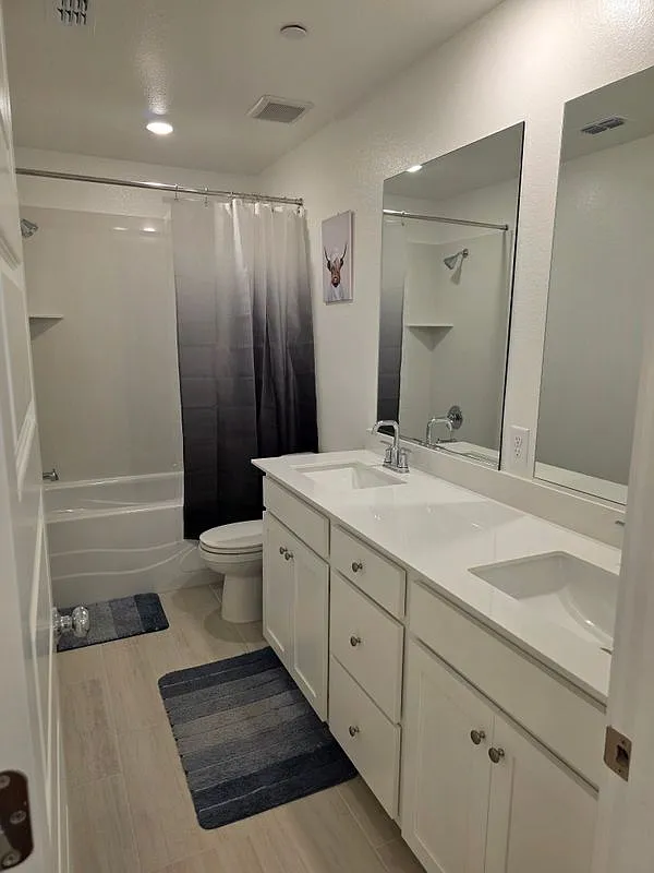 7 bed, 4.0 bath, 2803 sqft, $900 — Photo 4
