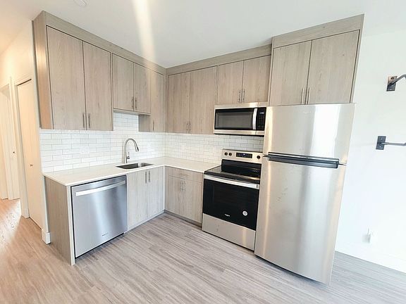 2nd image of 7240 N Saint Louis Ave #201